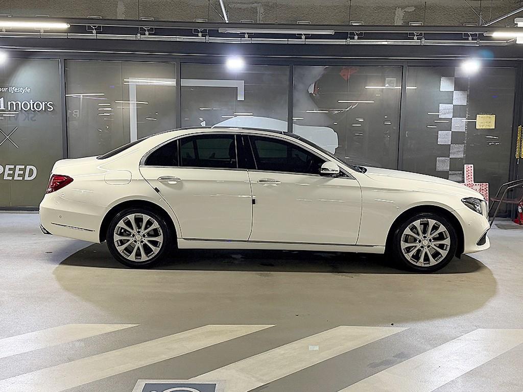 Mercedes Benz E class - Vista 3