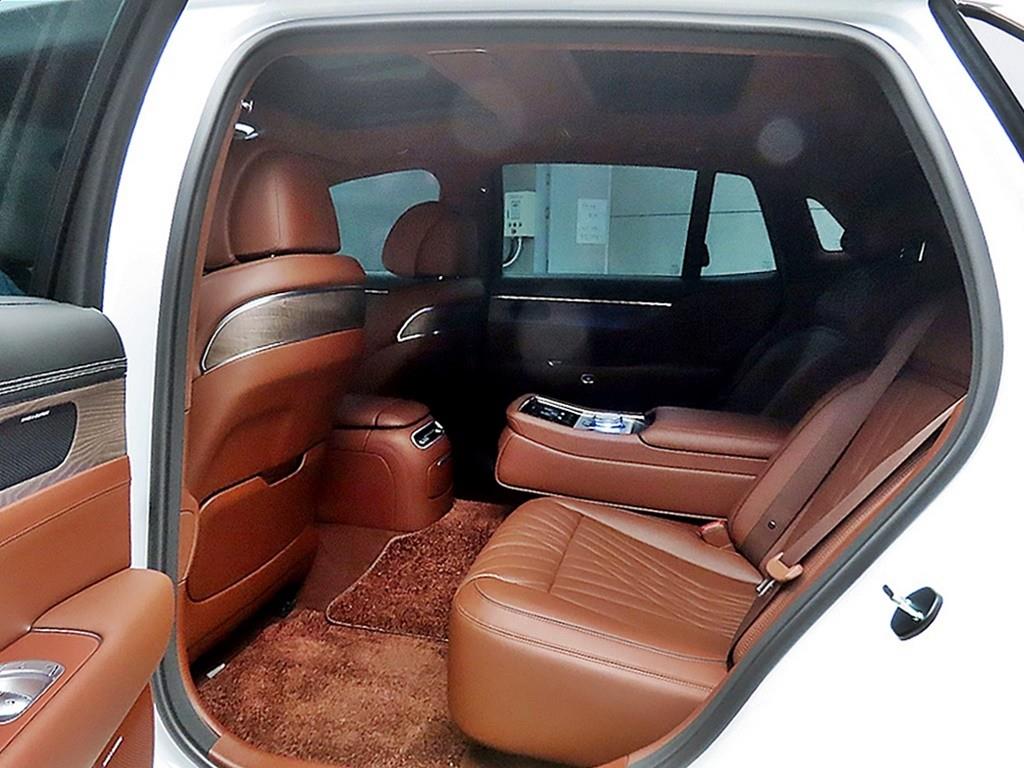 Genesis G90 - Vista 6