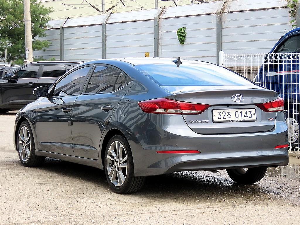 HYUNDAI Avante - Vista 3