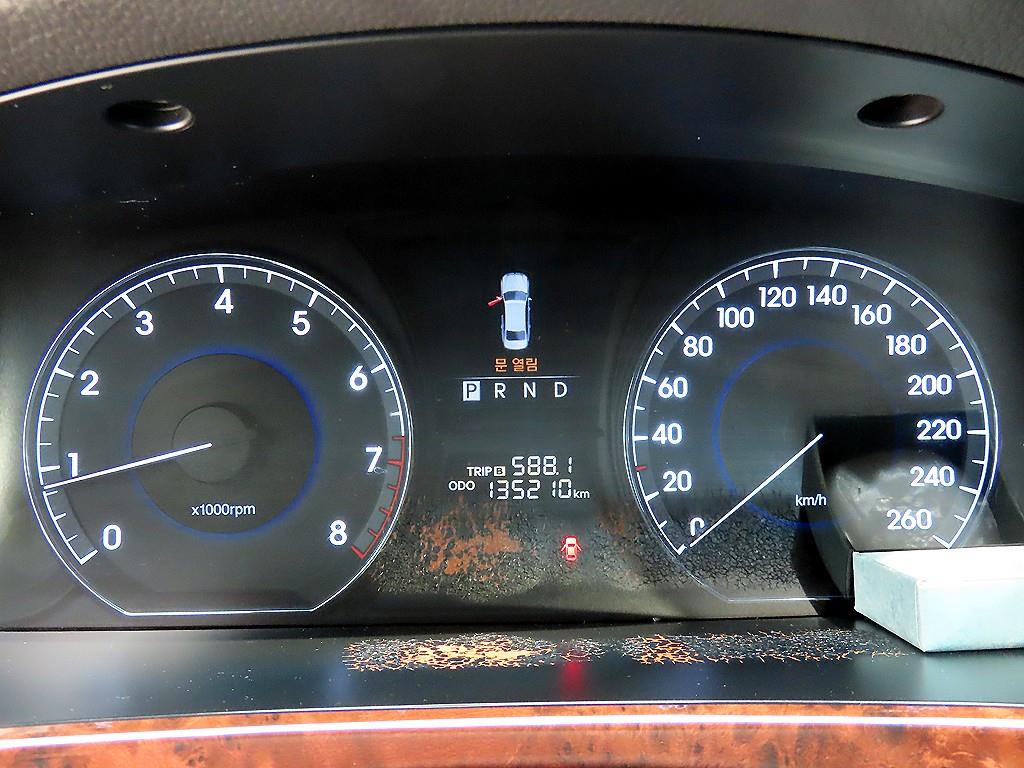 HYUNDAI Equus - Vista 9