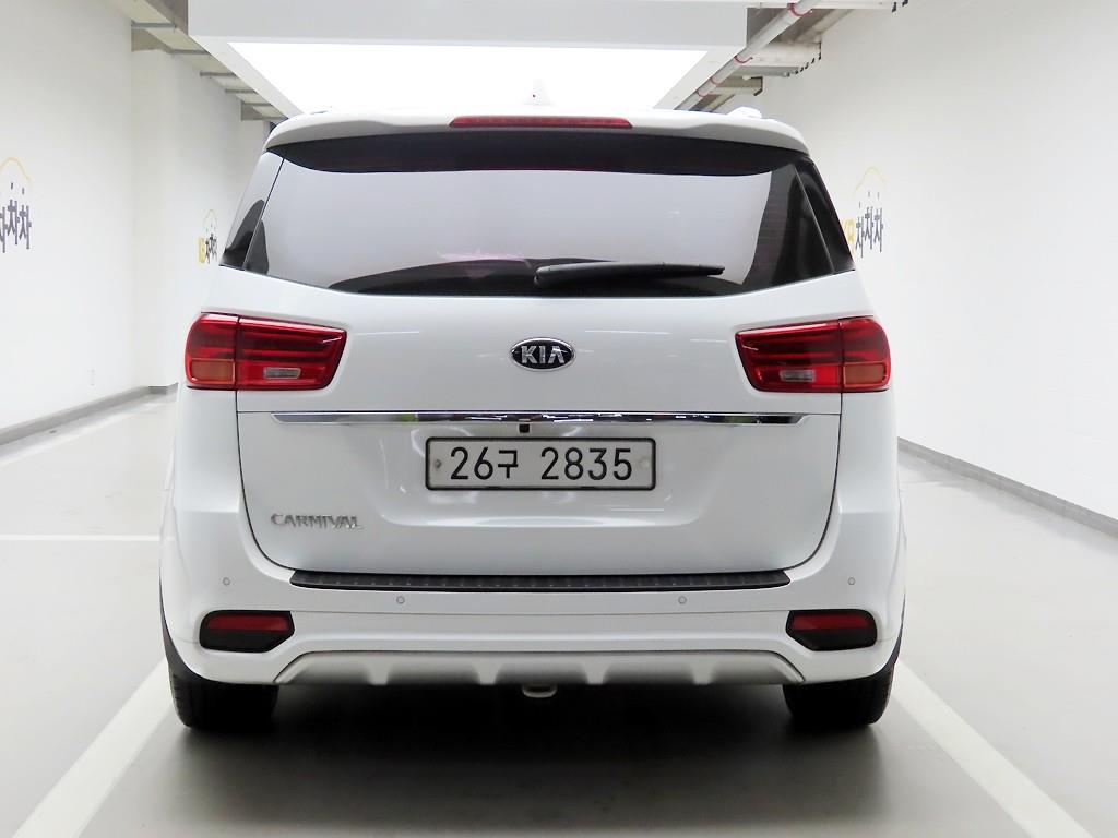 KIA Carnival - Vista 3