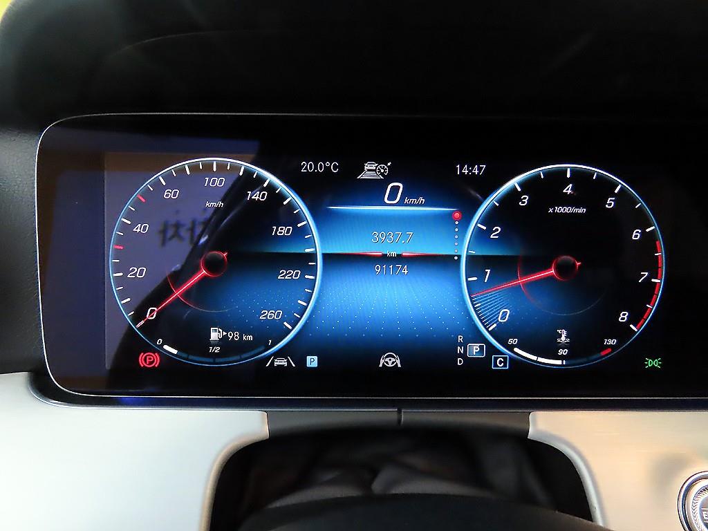 Mercedes Benz E class - Vista 8