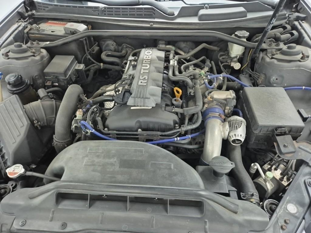 HYUNDAI Genesis - Vista 5