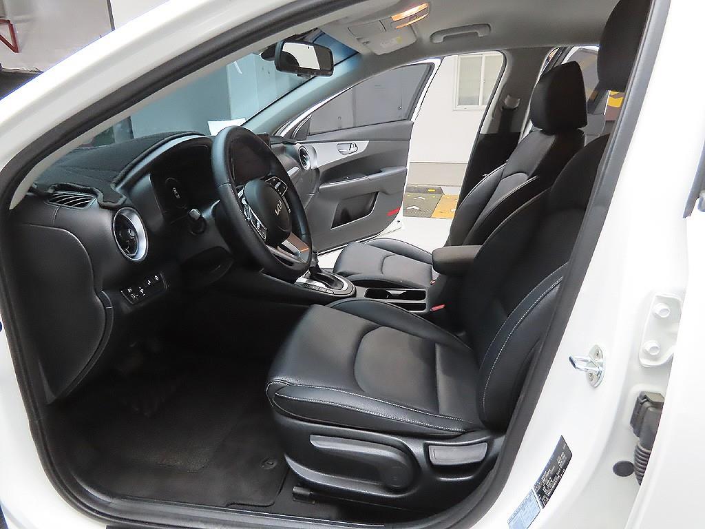 KIA K3 2022 the color of pearl - Importación desde Corea - HF Imports Iquique - Foto 12