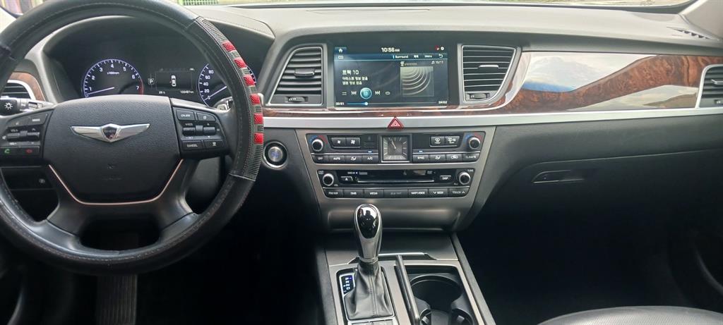 HYUNDAI Genesis - Vista 5