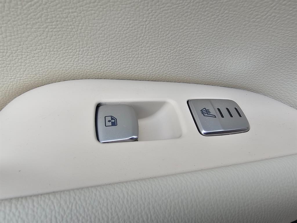Genesis G70 - Vista 8