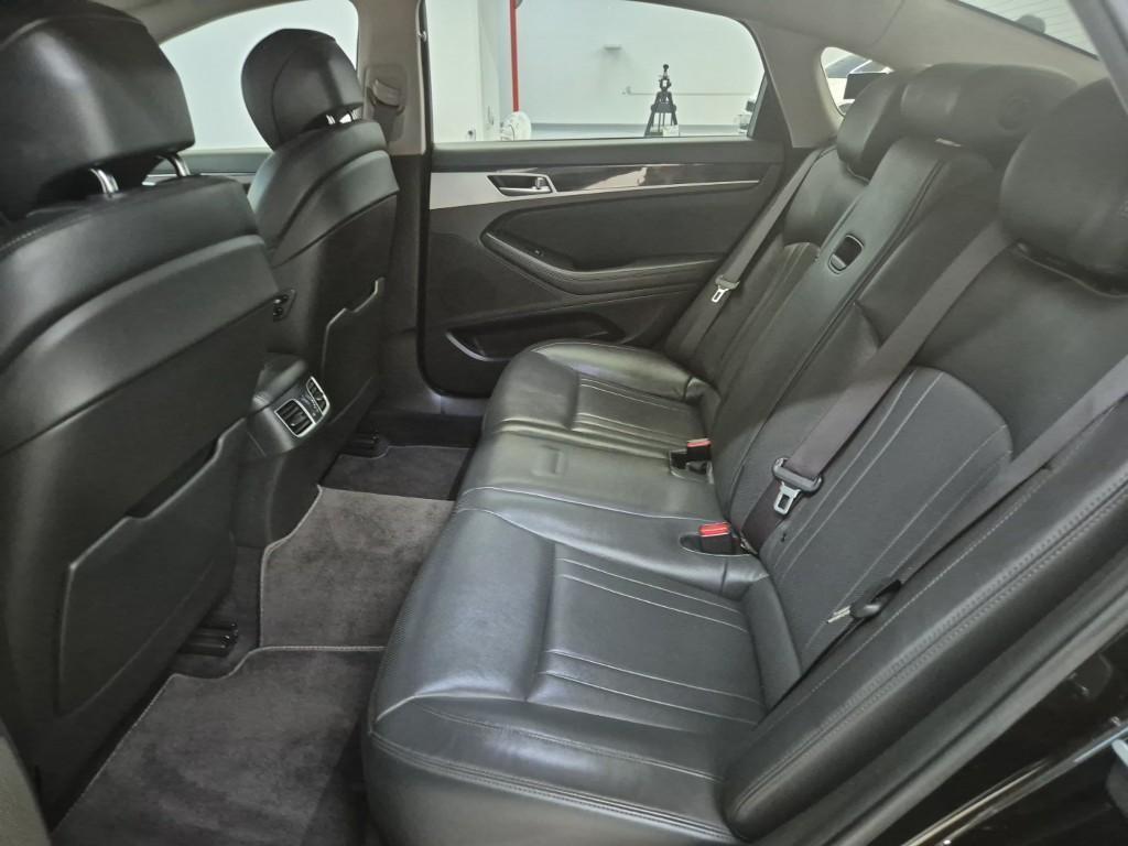 Genesis G80 - Vista 12