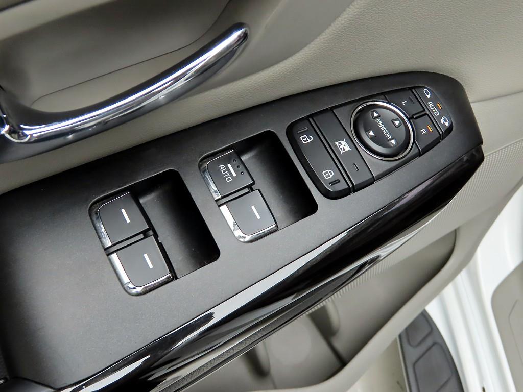 KIA Carnival - Vista 11