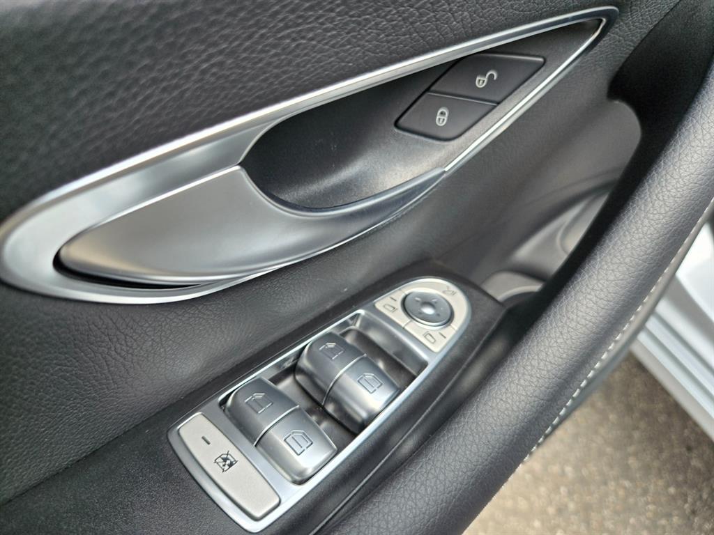 Mercedes Benz E class - Vista 12