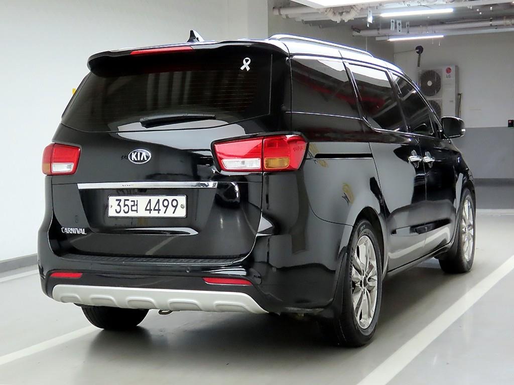 KIA Carnival - Vista 4