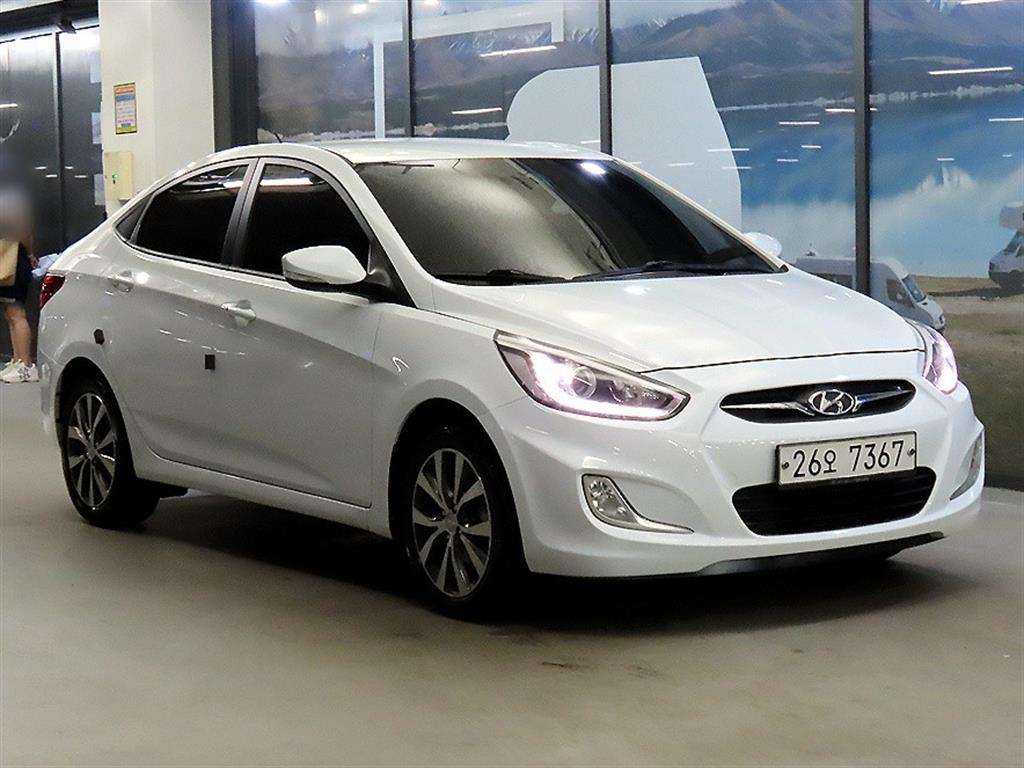 HYUNDAI Accent 2015 Blanco - Importación desde Corea - HF Imports Iquique - Foto 1