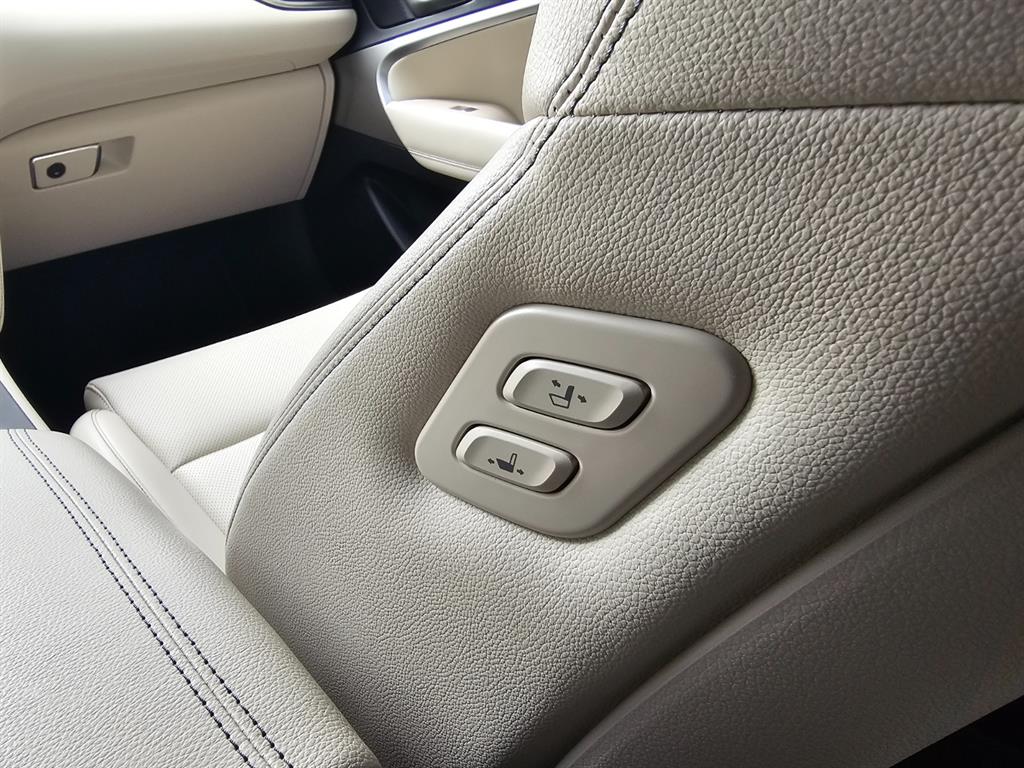 Genesis G70 - Vista 9