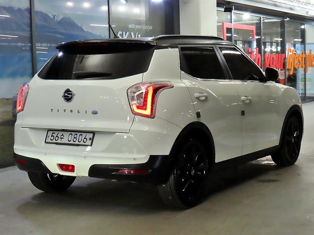 Ssangyong Tivoli - Vista 4