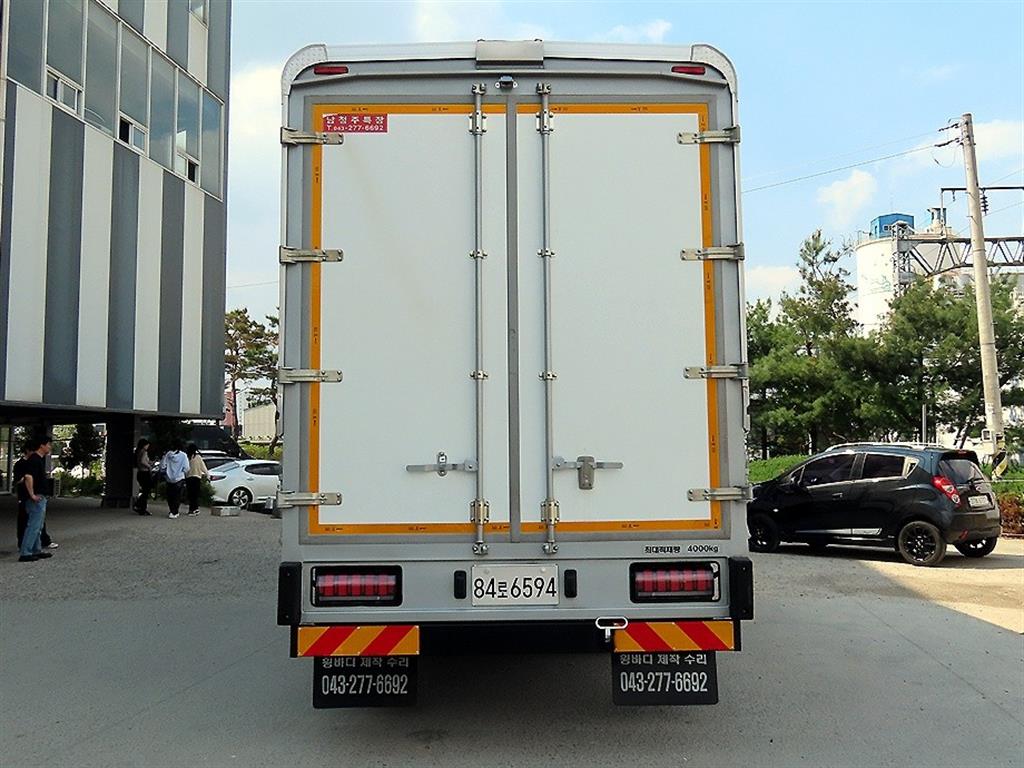 medium and large cargo truck - Vista 4