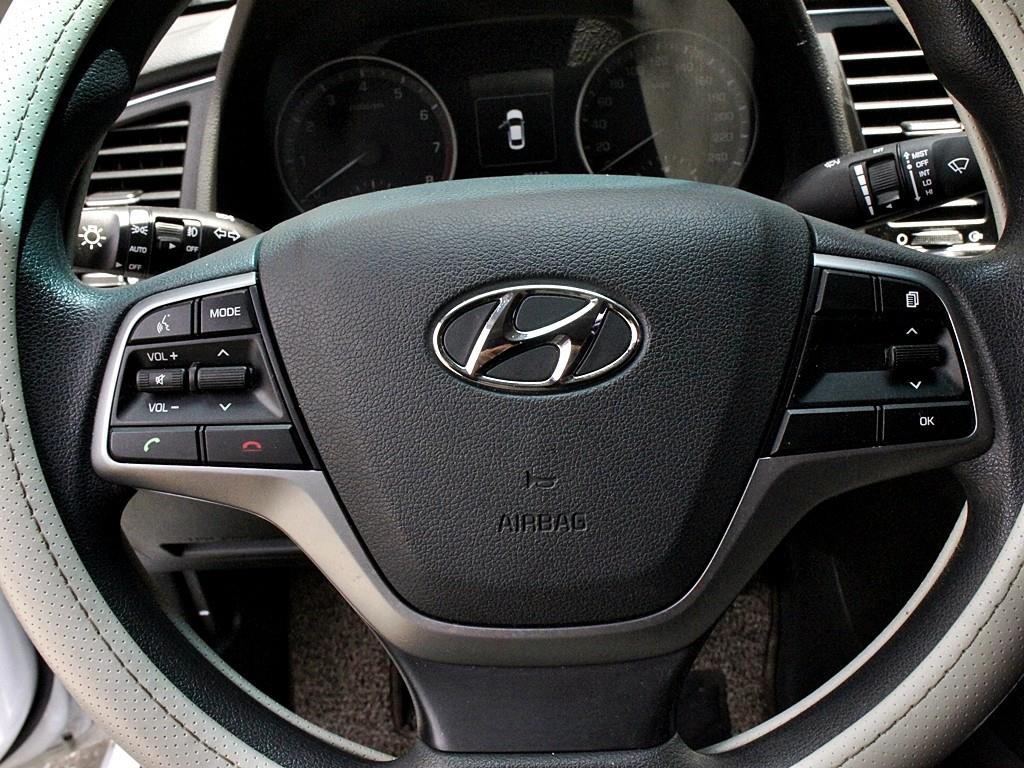 HYUNDAI Avante 2018 Blanco - Importación desde Corea - HF Imports Iquique - Foto 8
