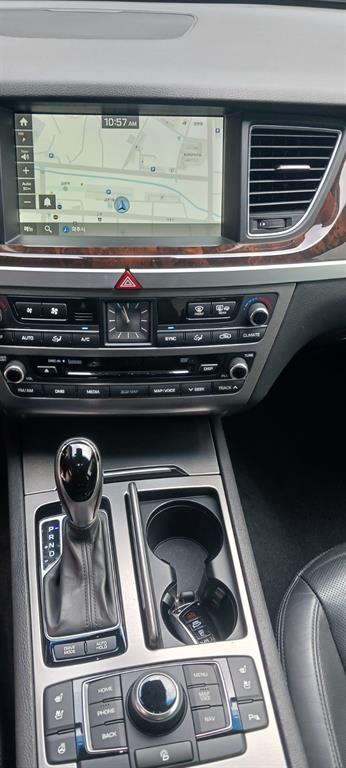 HYUNDAI Genesis - Vista 8