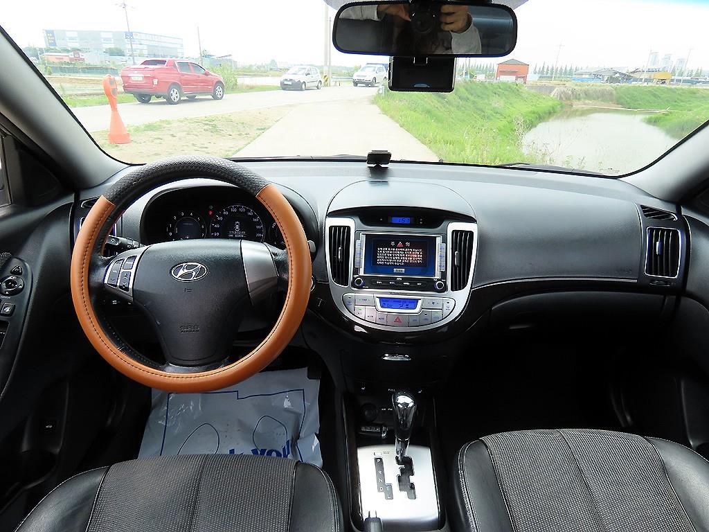 HYUNDAI Avante - Vista 9