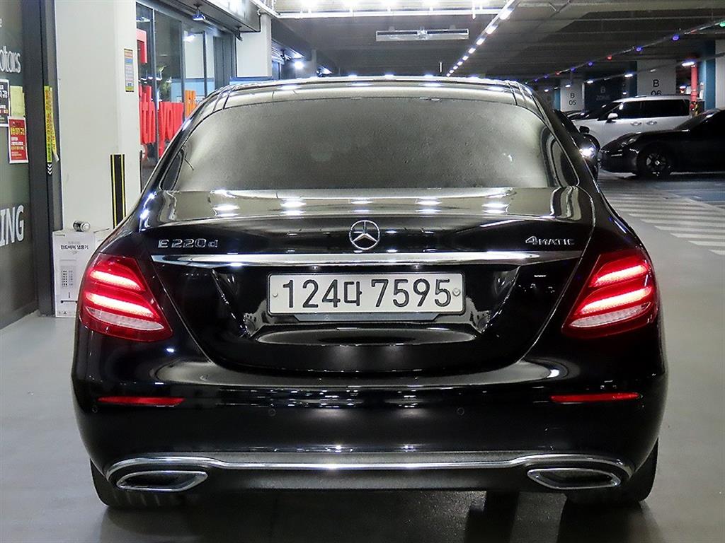 Mercedes Benz E class - Vista 5