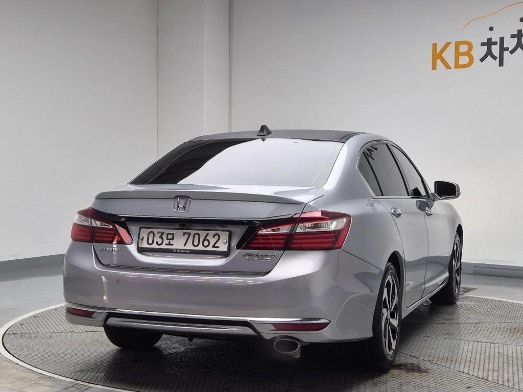 Honda Accord - Vista 4