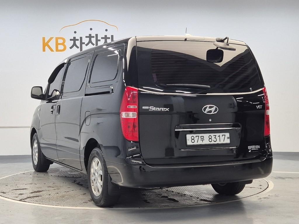 HYUNDAI Starex - Vista 3