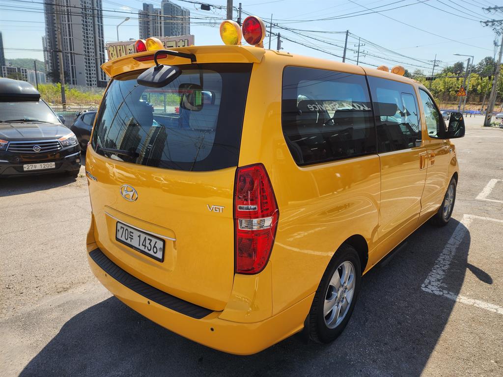 HYUNDAI Starex - Vista 4