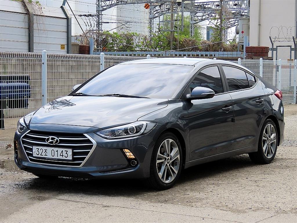 HYUNDAI Avante - Vista 2
