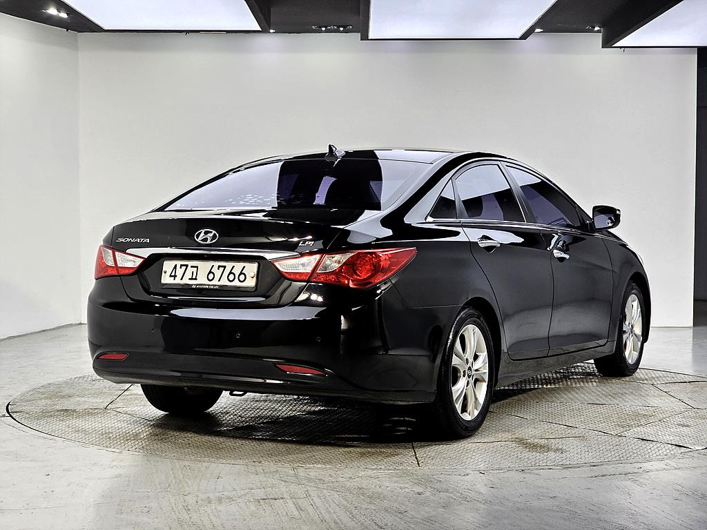 HYUNDAI Sonata - Vista 4