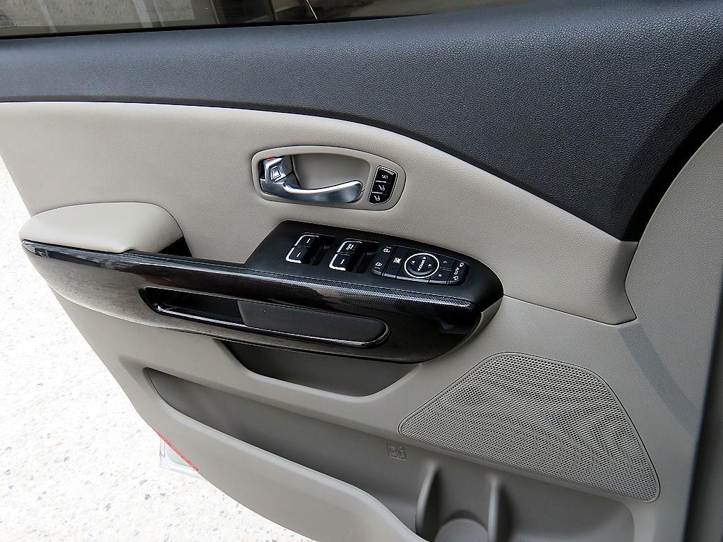 KIA Carnival - Vista 12
