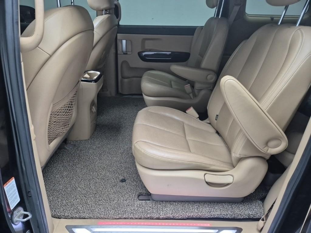 KIA Carnival - Vista 12