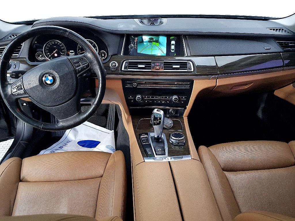 BMW 7 Series - Vista 5