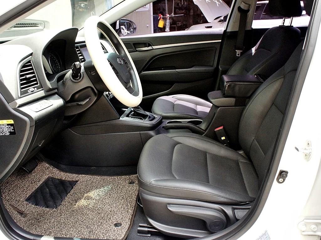 HYUNDAI Avante - Vista 8
