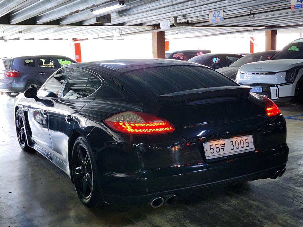 Porsche Panamera - Vista 4