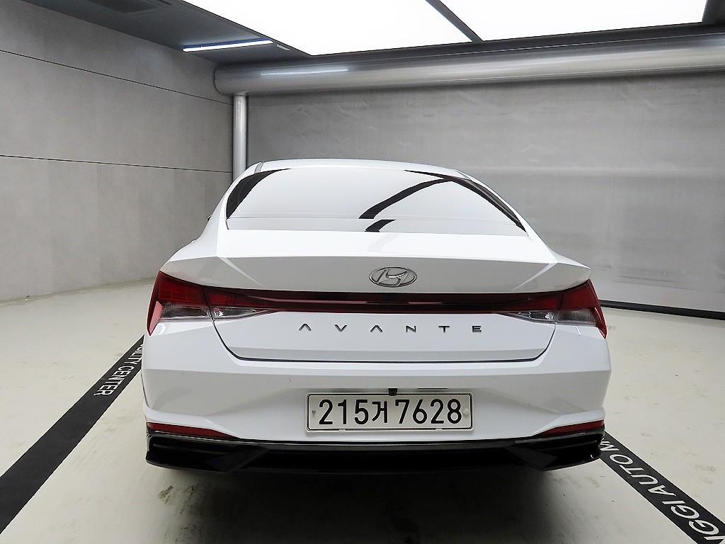 HYUNDAI Avante - Vista 3