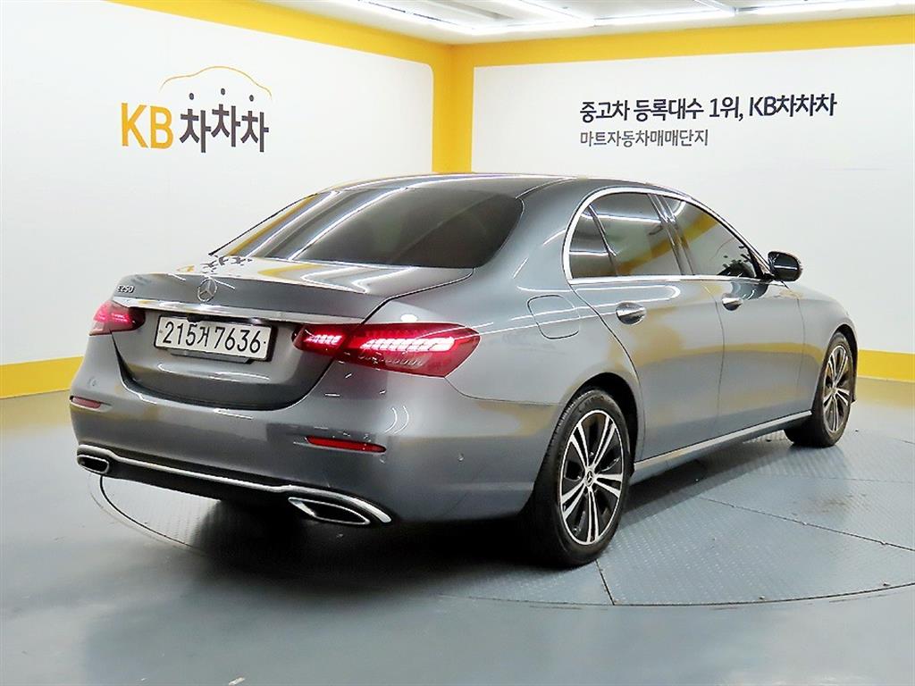 Mercedes Benz E class - Vista 4