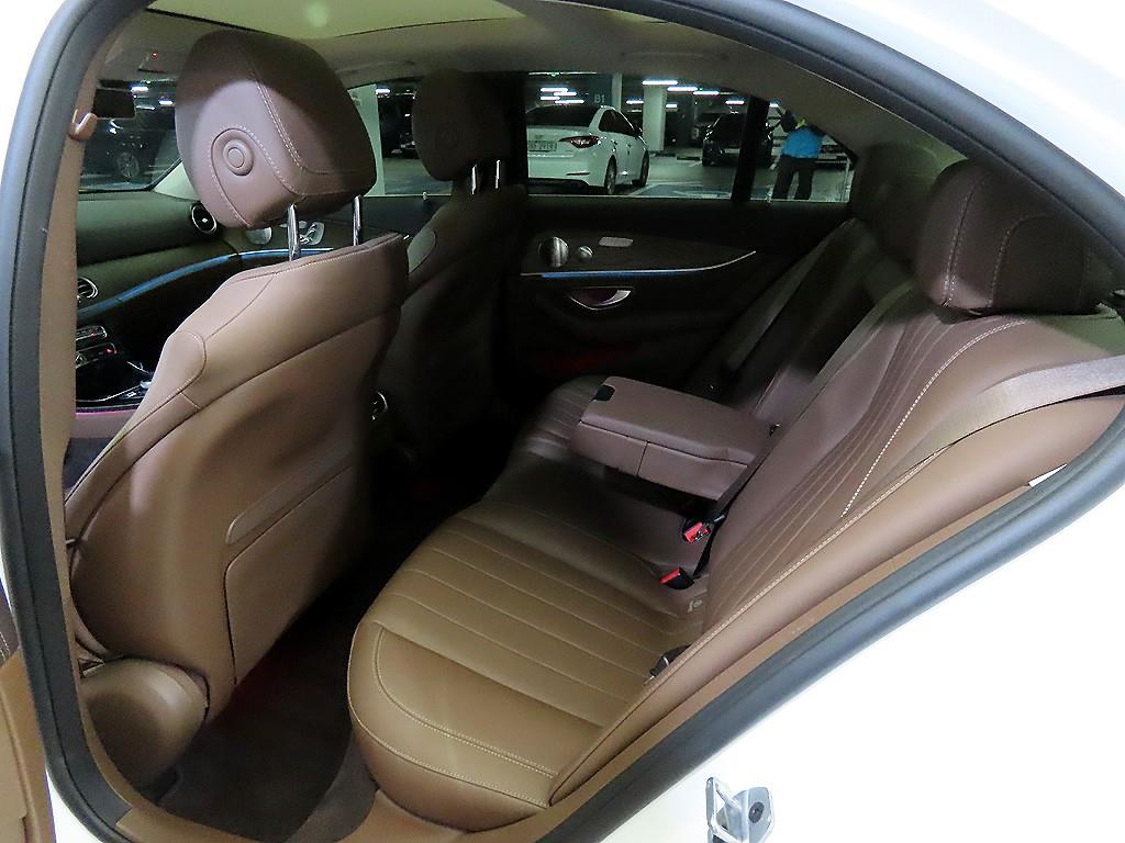 Mercedes Benz E class - Vista 7