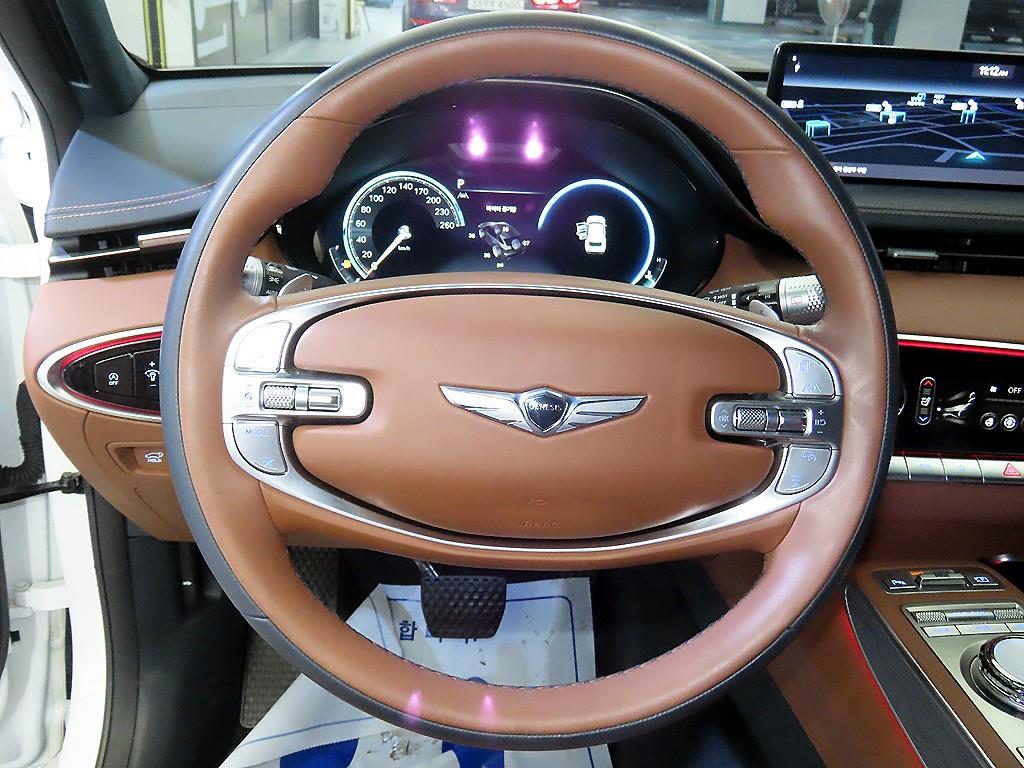 Genesis GV70 - Vista 8