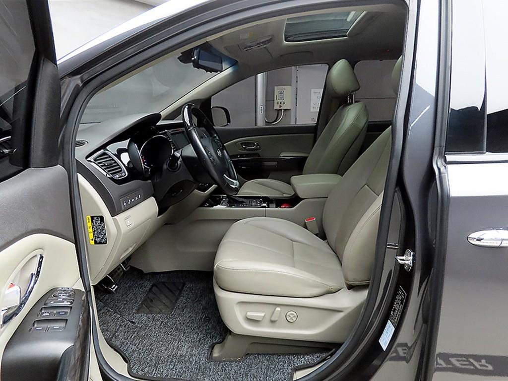 KIA Carnival - Vista 5