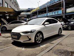 HYUNDAI Avante - Vista 3