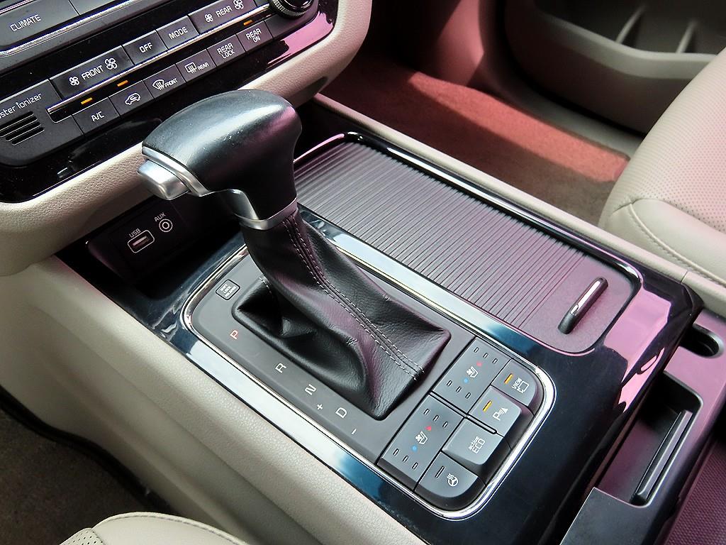 KIA Carnival - Vista 11