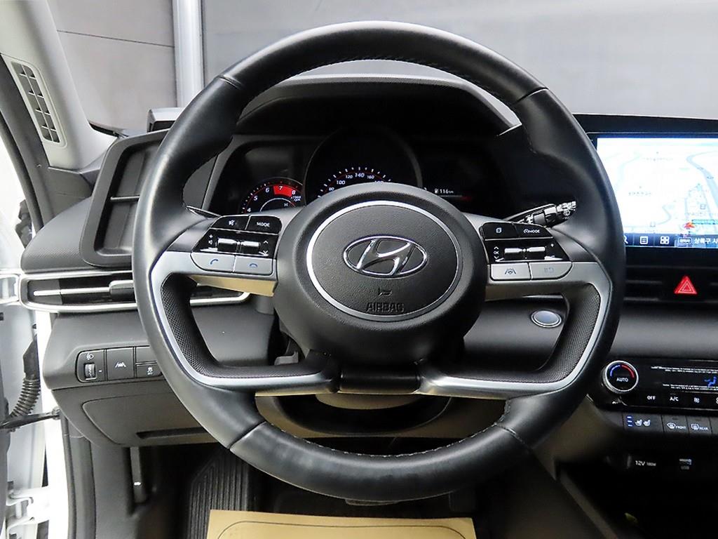 HYUNDAI Avante - Vista 9