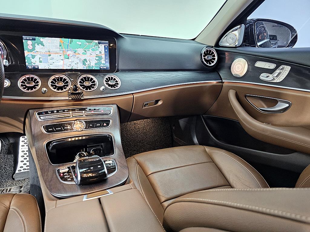 Mercedes Benz E class - Vista 9