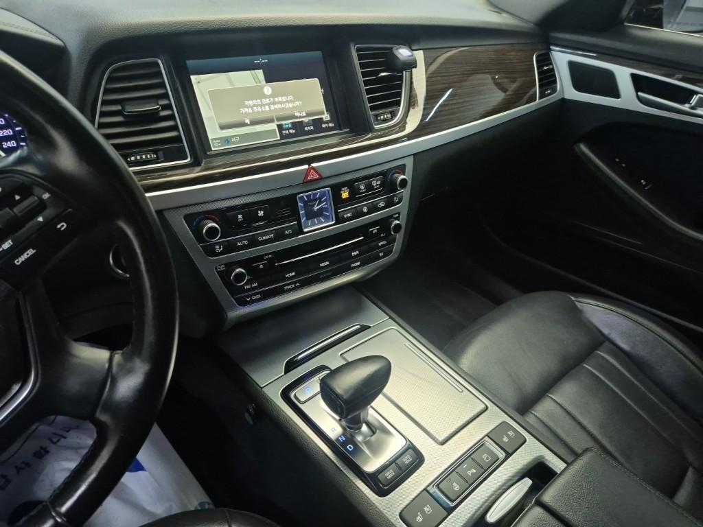 Genesis G80 - Vista 10