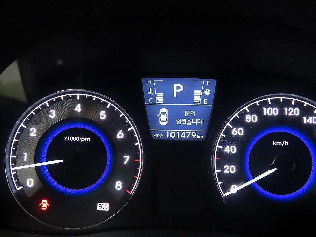 HYUNDAI Accent - Vista 9