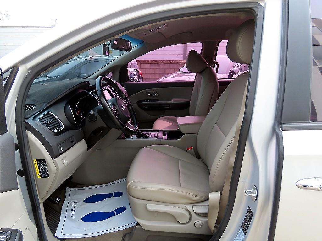 KIA Carnival - Vista 5