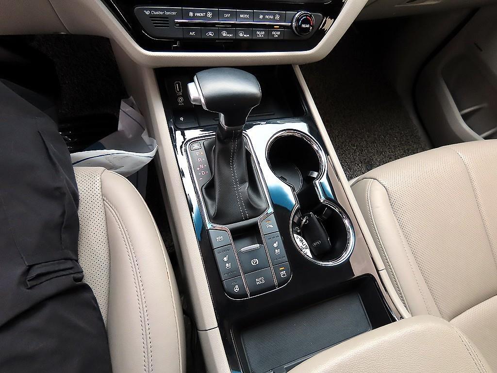 KIA Carnival - Vista 9
