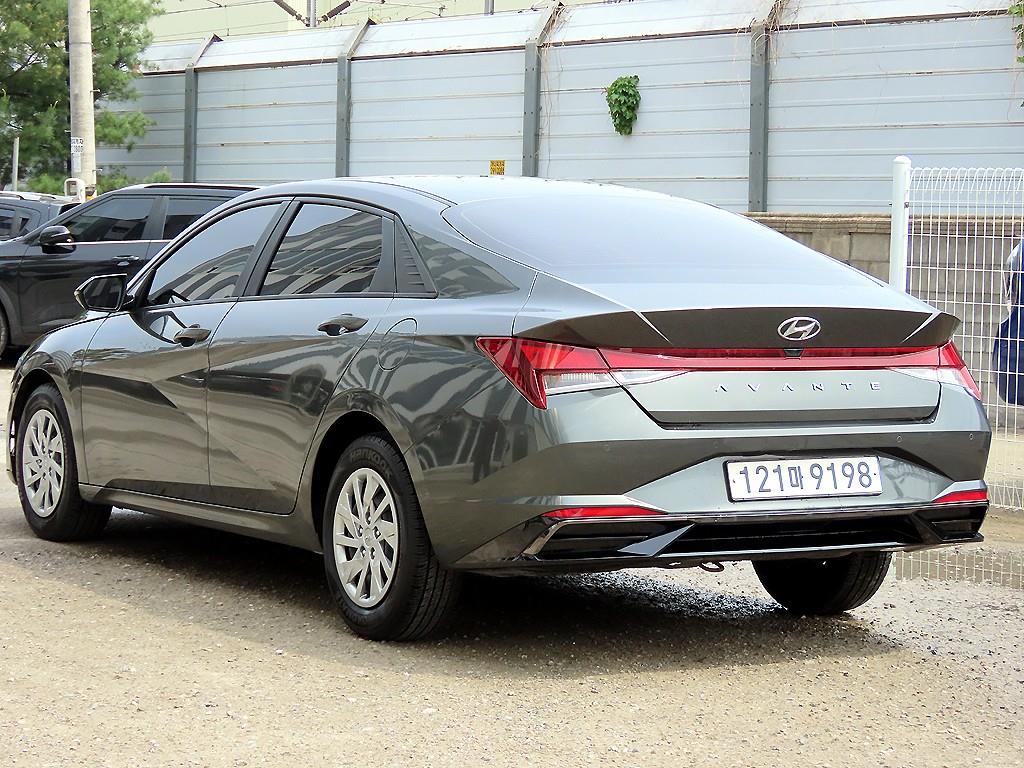 HYUNDAI Avante - Vista 3