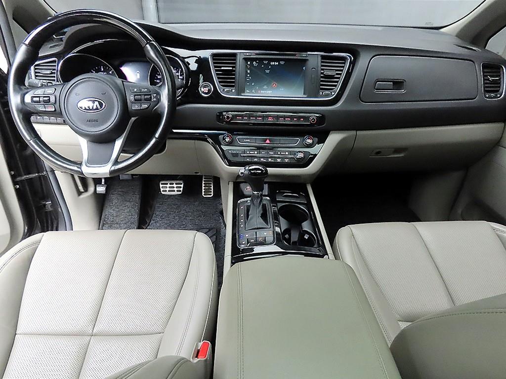 KIA Carnival - Vista 7