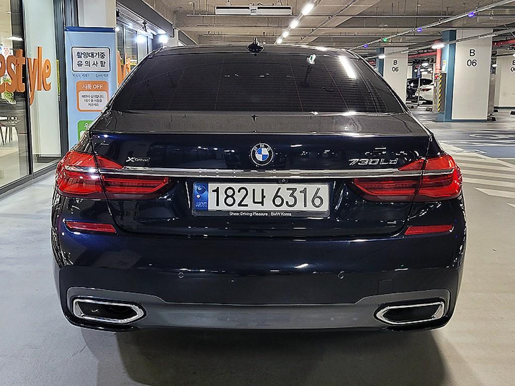 BMW 7 Series - Vista 5