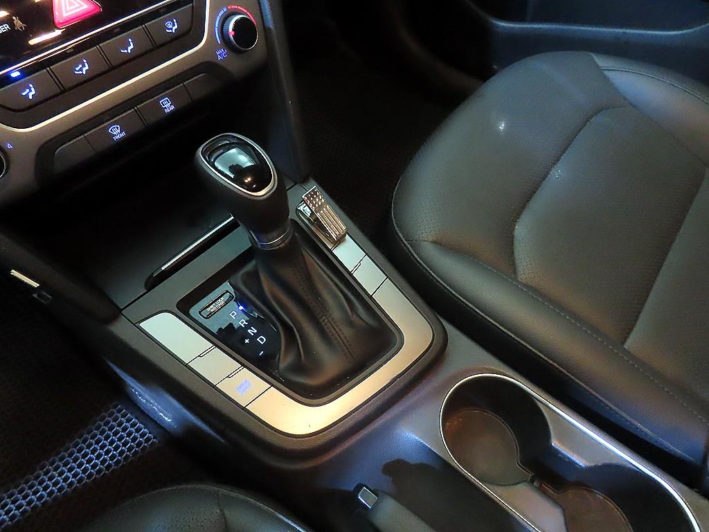 HYUNDAI Avante - Vista 12
