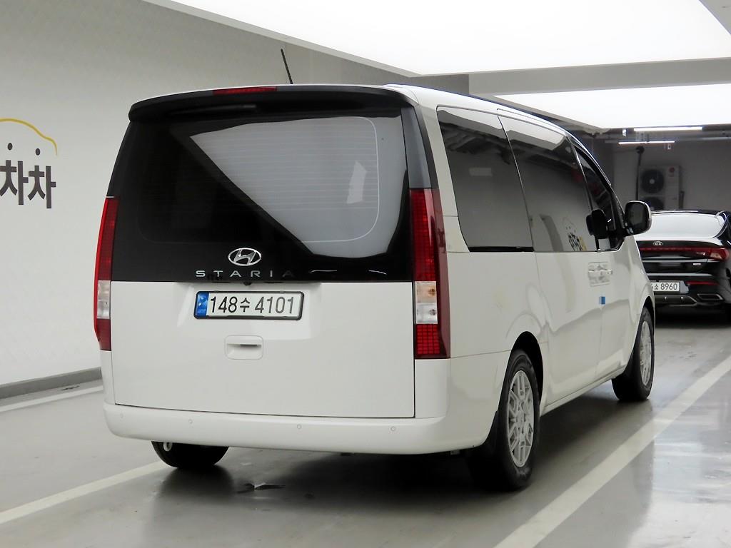 HYUNDAI Staria - Vista 4